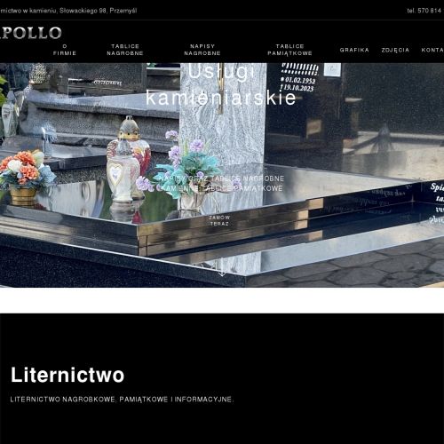 Napis na płycie granitowej